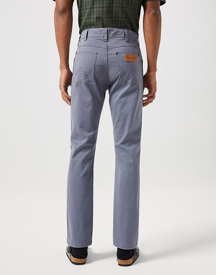 WRANGLER MĘSKIE SPODNIE MATERIAŁOWE LARSTON TURBULENCE 112351260 W18S017990
