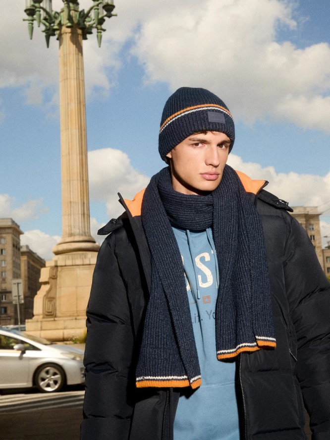 Szalik męski z kolorowym akcentem granatowy Wandegors 404