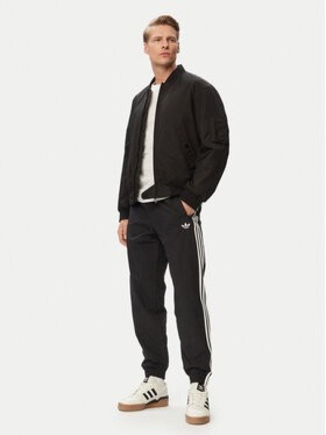 adidas Spodnie dresowe Firebird Woven KE1371 Czarny Regular Fit